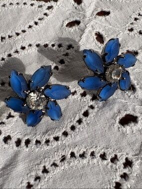 Vintage Blue Flower Crystal Cluster Earrings - Unbranded